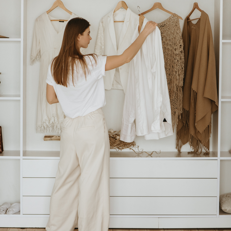 「捨てる」は「選ぶ」こと。クローゼットの余白が、新しい私を連れてくる。